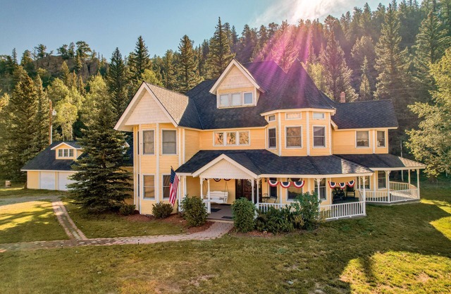 Dog-friendly mansion with antique decor, WiFi, and gas fireplace - near skiing