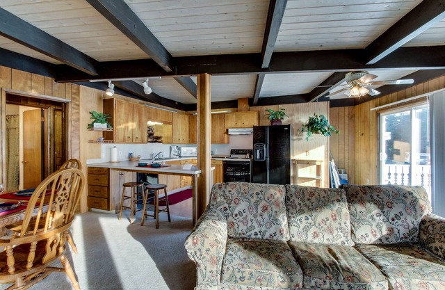 Dog-Friendly Oceanfront Suite with Views of Pacific & Easy Beach Access