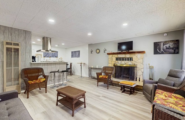 Dog-Friendly Retreat with Cozy Fireplace - Close to Lakes, Fishing and Hiking