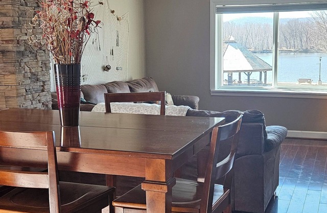 Dog-friendly riverview home on the Mississippi!