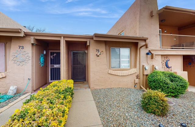 Dog-friendly Sedona town home, walking distance to shops & surrounded by beauty