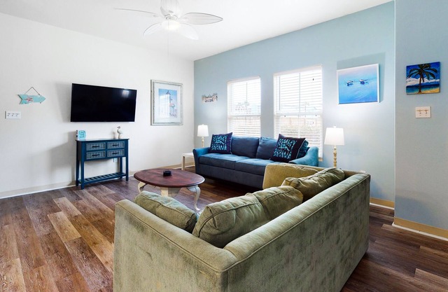 Dog-Friendly Townhouse w/ Shared Pool, High-Speed WiFi, and Central AC!