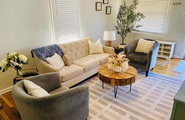 Dogtown: St. Louis Family Favorite! Forest Park, Zoo, Arch, SLU, WashU, Yard,BJC