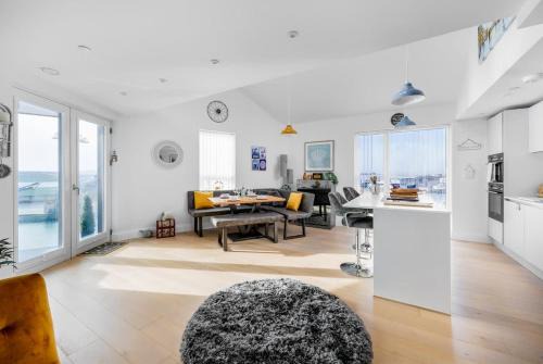 Dolce Vita - Duplex Apartment with Incredible Harbour Views