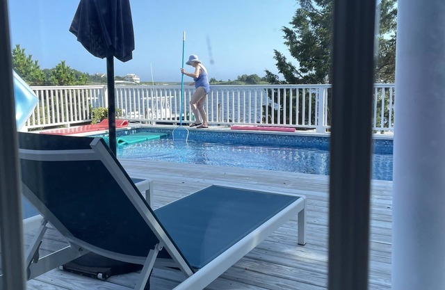 Dolled up salt box overlooking Moriches Bay, 20 minutes from Westhampton Beach