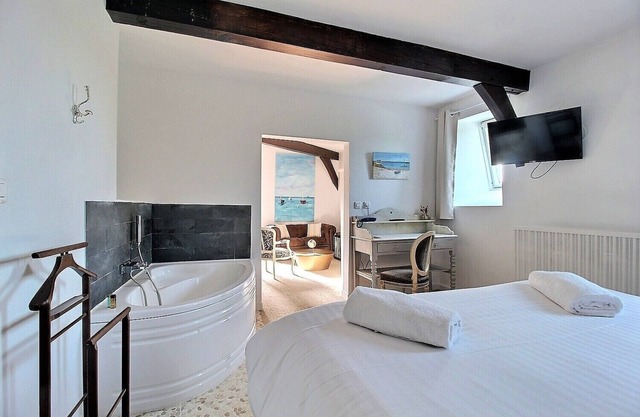 Domaine de La Briandais, a place of electromagnetic sobriety