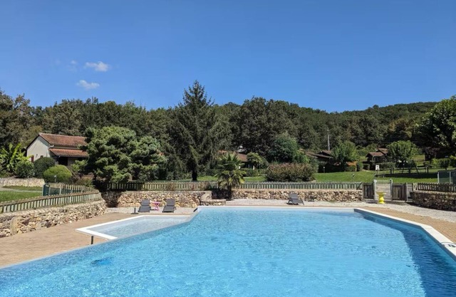 Domme Gite with pool sleeps 8