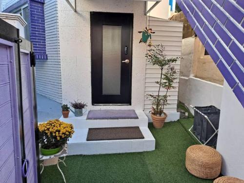 Dongpirang Purple House 1