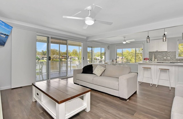 Dora Creek Stunning Modern Waterfront with Jetty Azure Reflections A Lakeside Retreat