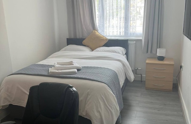 Double Bedroom, London, Sleeps 2