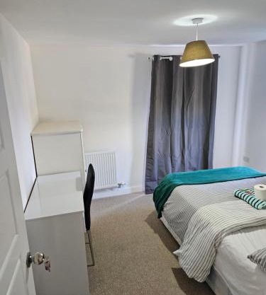 Double Cosy bedroom in central Dartford-Close to all amenities