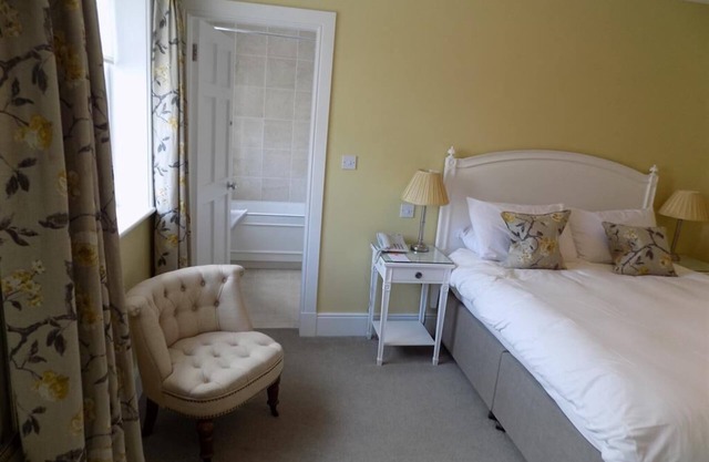 Double Ensuite with Bath at Flynns of Termonfeckin
