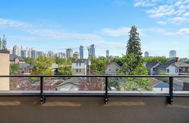 *Double King Beds* Spacious| Cozy and Fun| Steps from Downtown