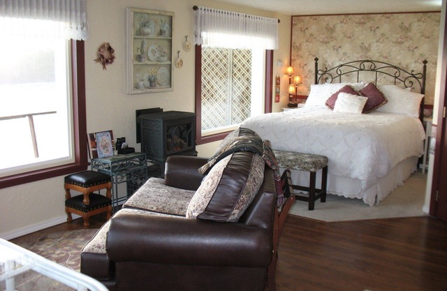 Double Suites: Ocean Garden & Sea Rose Suite