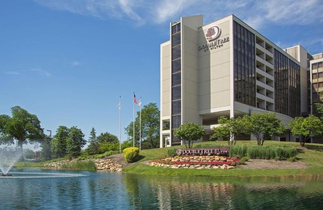 DoubleTree by Hilton Chicago - Oak Brook