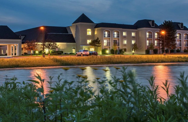 DoubleTree by Hilton Hotel Chicago Wood Dale - Elk Grove