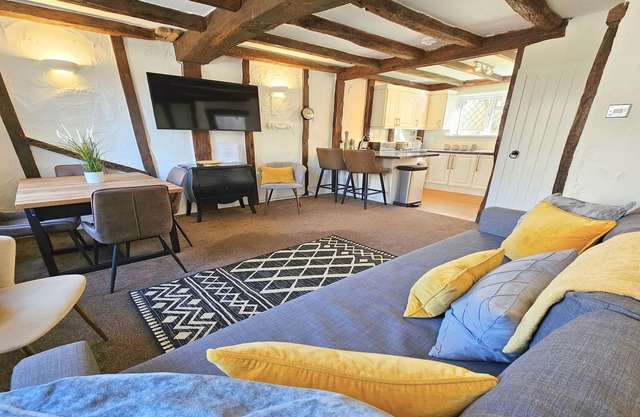 Dove Cott | Sleeps 4 | Central Location