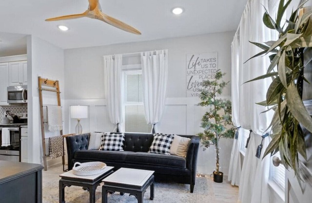 Downtown 1/1 for Traveling Workers