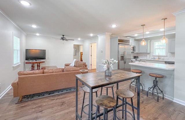 Downtown Access | Modern | Retreat