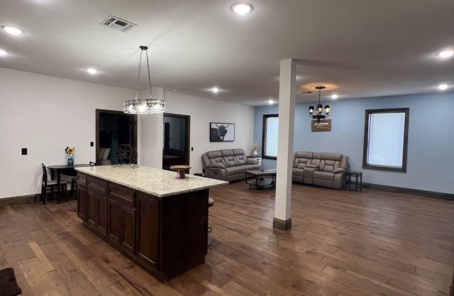 Downtown apartment in Vernon!