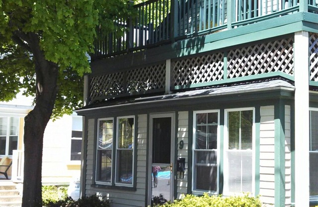 Downtown Bar Harbor Air Conditioned Home 1 block to Bar Island & close to Acadia