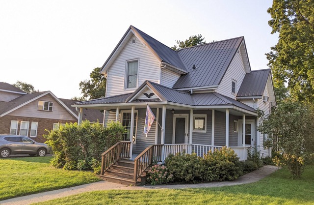 Downtown Baraboo Blu-Mae Marie Folk House