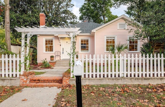 Downtown Charmer Near Downtown 15 Mins to Pensacola Beach!