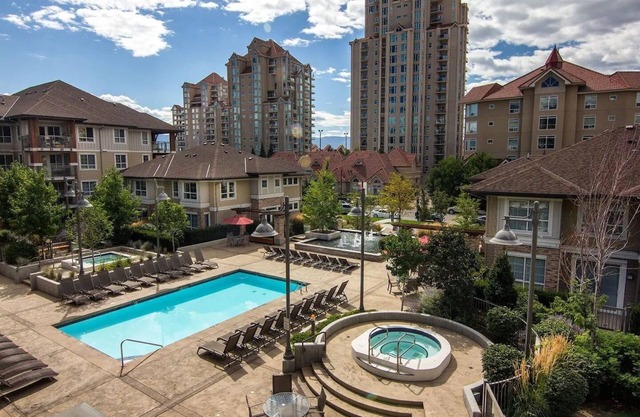 Downtown Condo Resort by the Beach