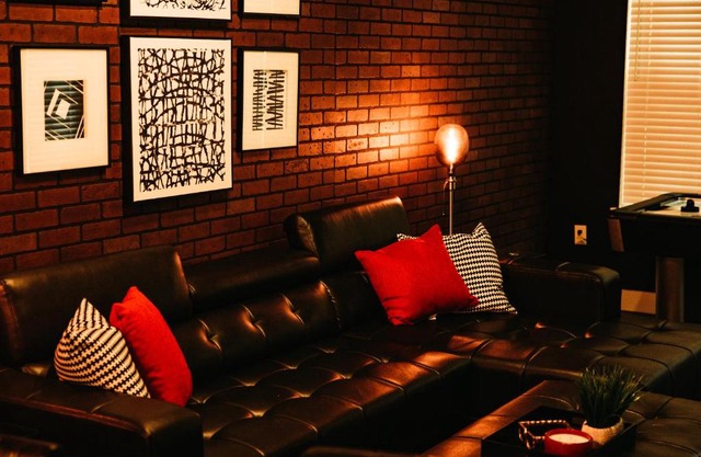 Downtown Dallas Cozy Suite w/Fireplace and King Bed