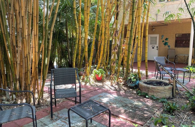 Downtown Historic Carriage House-walk or bike to beach, entertainment district