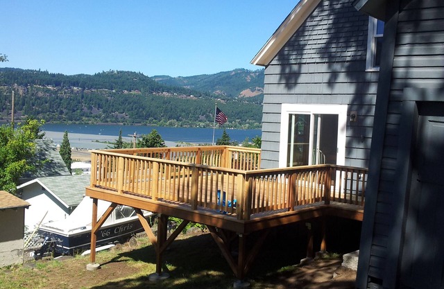 Downtown HR Charming 3 BR Home w/180 River Views