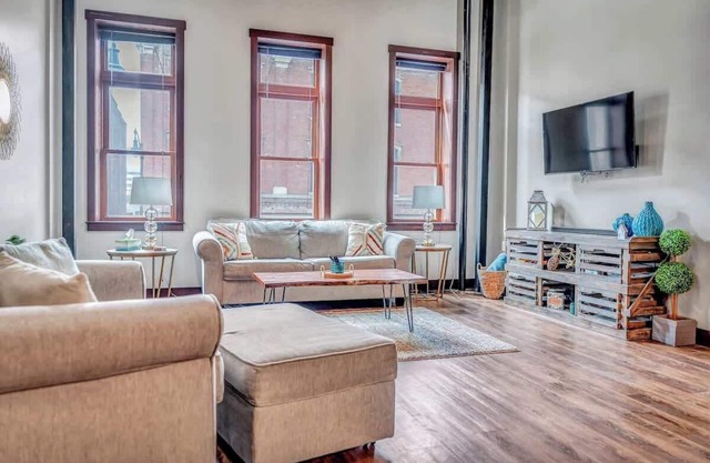 Downtown La Crosse Modern Flat