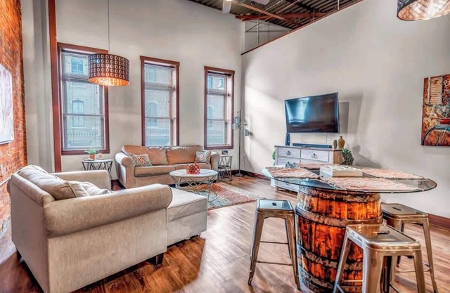 Downtown La Crosse Modern Flat