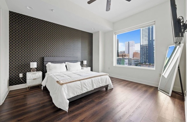 Downtown | Luxury 2BD Apt. | Pool | Gym | Great Views