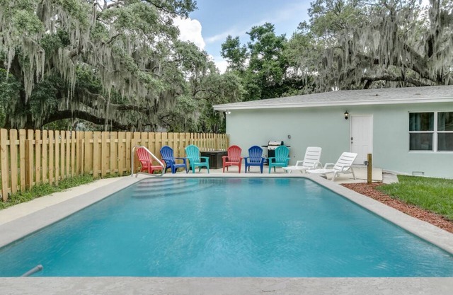 Downtown Melbourne 4 King/3Bath Pool Sleeps 12-20