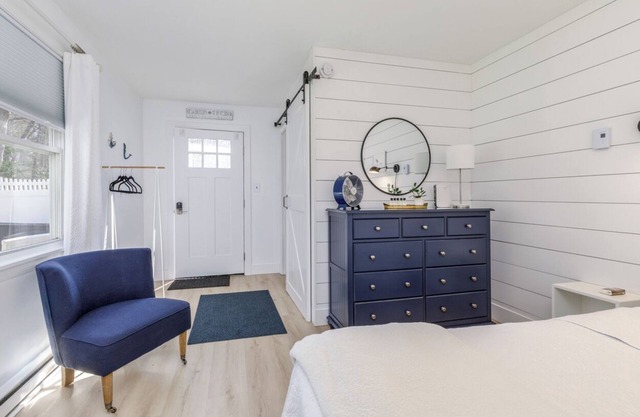 Downtown Ogunquit! Steps to the Beach, Dining & Shops! Park & Walk Everywhere!