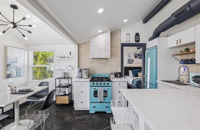 Downtown Phoenix Modern Retreat Unit B-nWalkable, Private & Modern