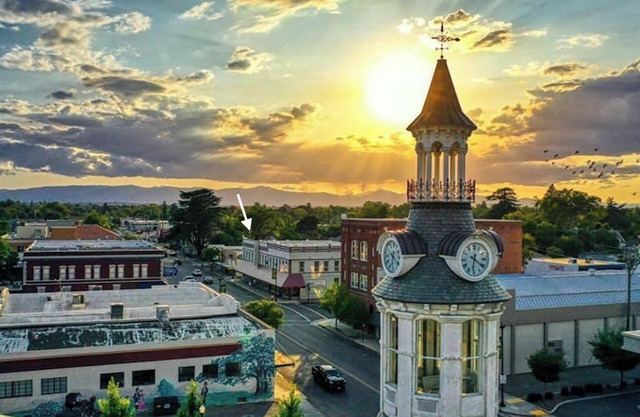 Downtown Red Bluff Turn-of-the-Century Apartment w/Kitchenette