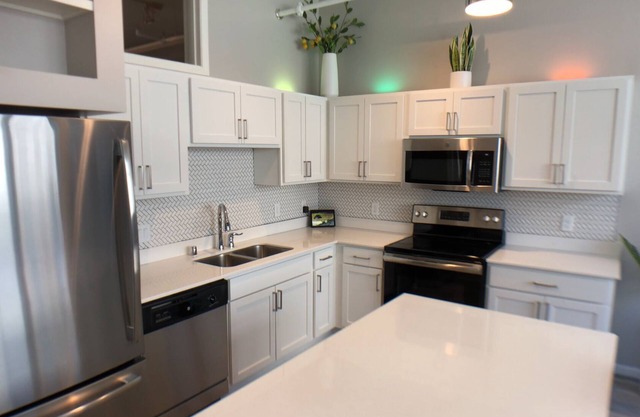 Downtown Smart Apartment at R7 Lofts