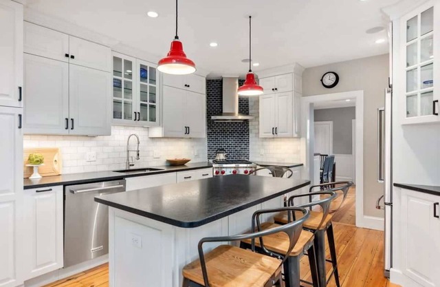 Downtown Townhouse | Beautiful Kitchen | Parking