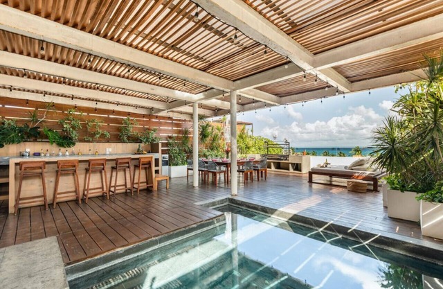 Downtown Villa in the Heart of Playa across Beach