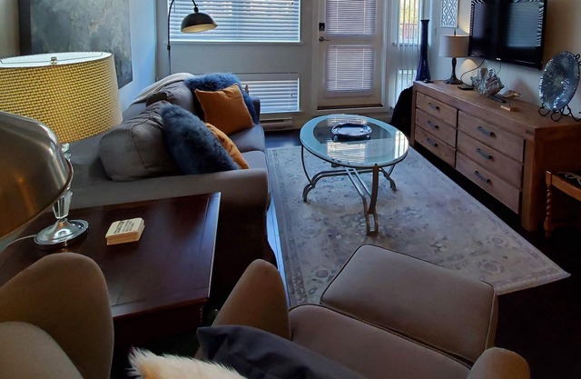 Downtown, Walkers Paradise.