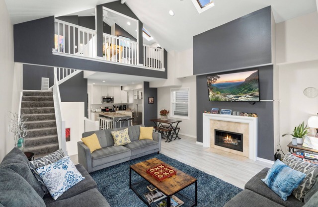 Dramatic Wrigley Loft +PRIVATE Rooftop, Center of Wrigley, Ranked GUEST FAVORITE