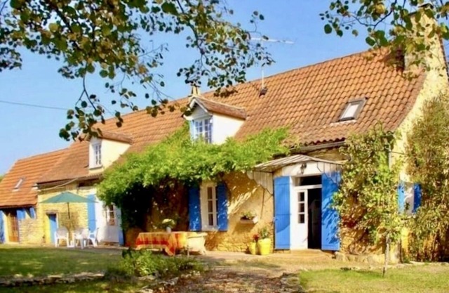 Dream Country Farmhouse with Private Pool & Garden for families & fast free WiFi