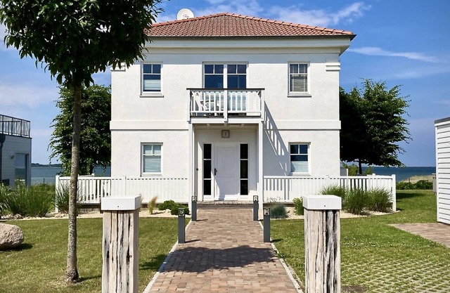 Dream holiday home Sliminde by Seeblick Ferien ORO, direct waterfront location E-pillar 6 pers