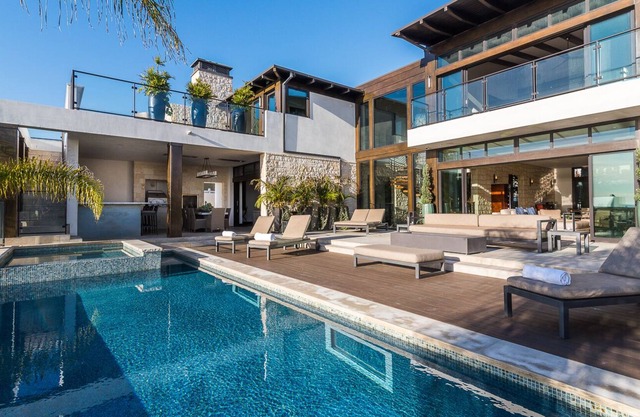 DREAM HOUSE 6bdrm/8 bath AC - One of a Kind!