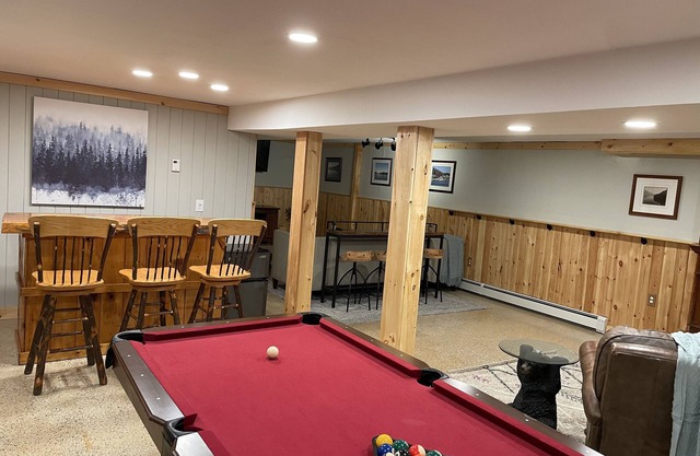 Dream Lake, Lake George 5 bedroom, fireplace, winter special : free night