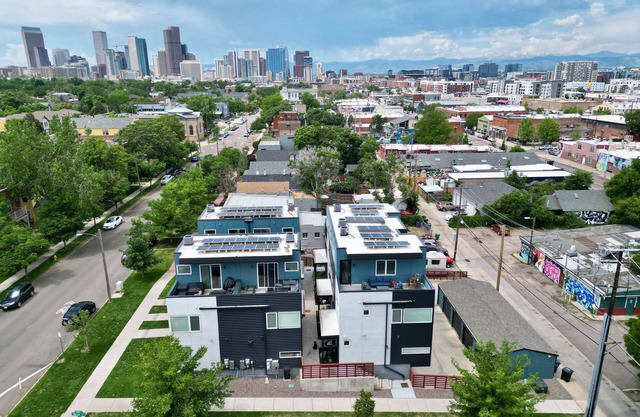 Dream Pad: 3BR Townhouse-heart of RiNo w/private garage - Sleeps 10!