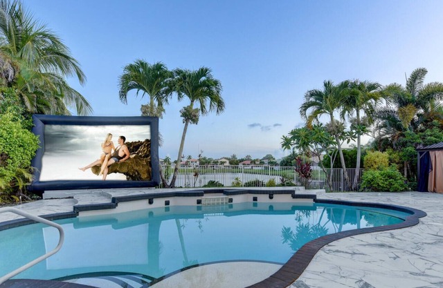 Dreamy luxurious Paradise with Pool, theater, Jacuzzi, beautiful lake