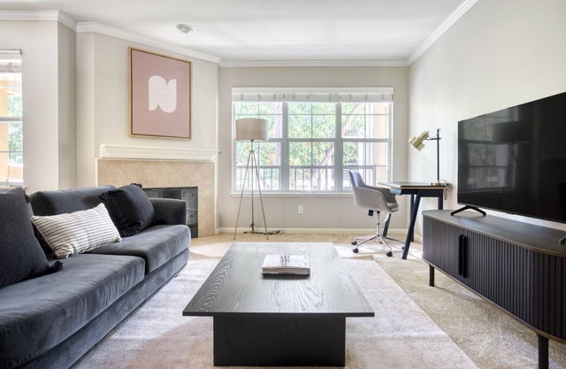 Dreamy Santa Clara 2BR w/Gym, Pool & W/D, walk to Safeway, by Blueground